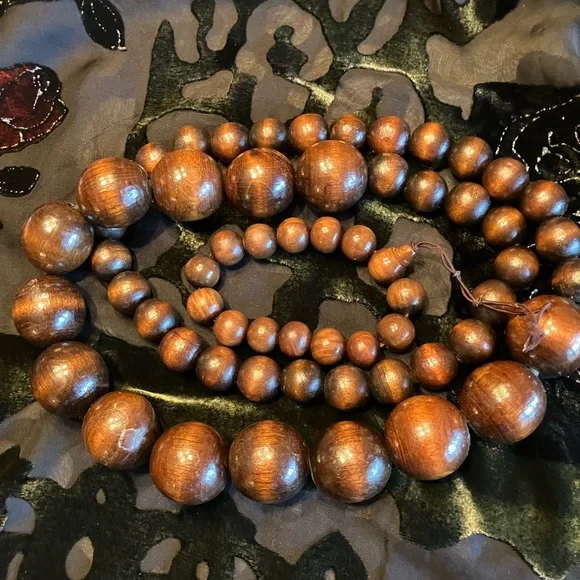 GRADUATED WOODEN BEAD NECKLACE (18” LONG) AND MATCHING BRACELET - Picture 5 of 11